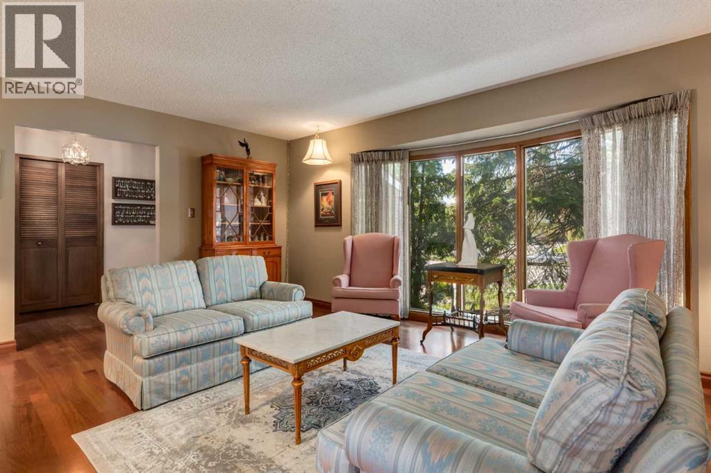2724 Palliser Drive SW, Calgary, Alberta  T2V 4G2 - Photo 3 - A2312870