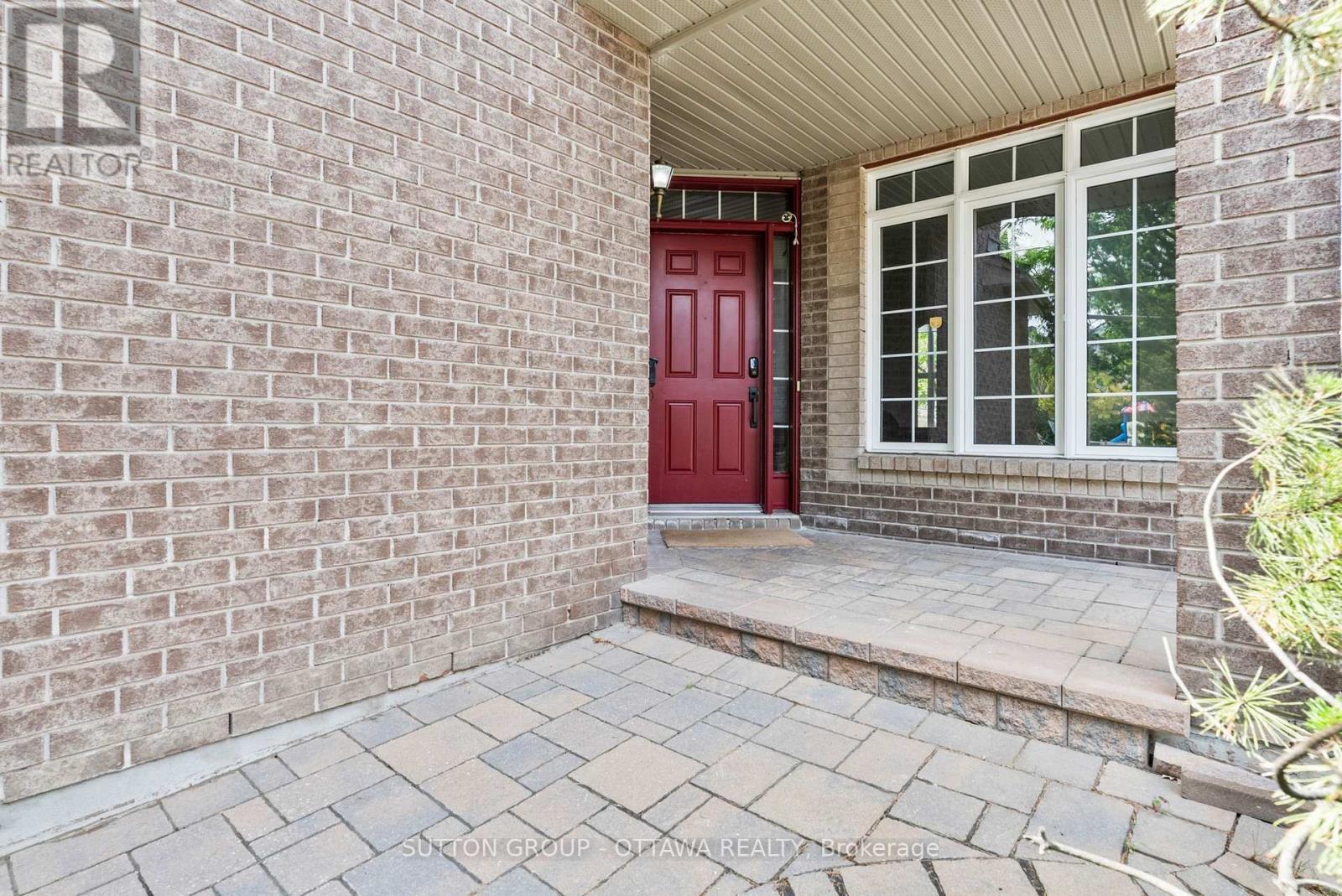 236 Colbert Crescent, Ottawa, Ontario  K1V 2C5 - Photo 2 - X13161464