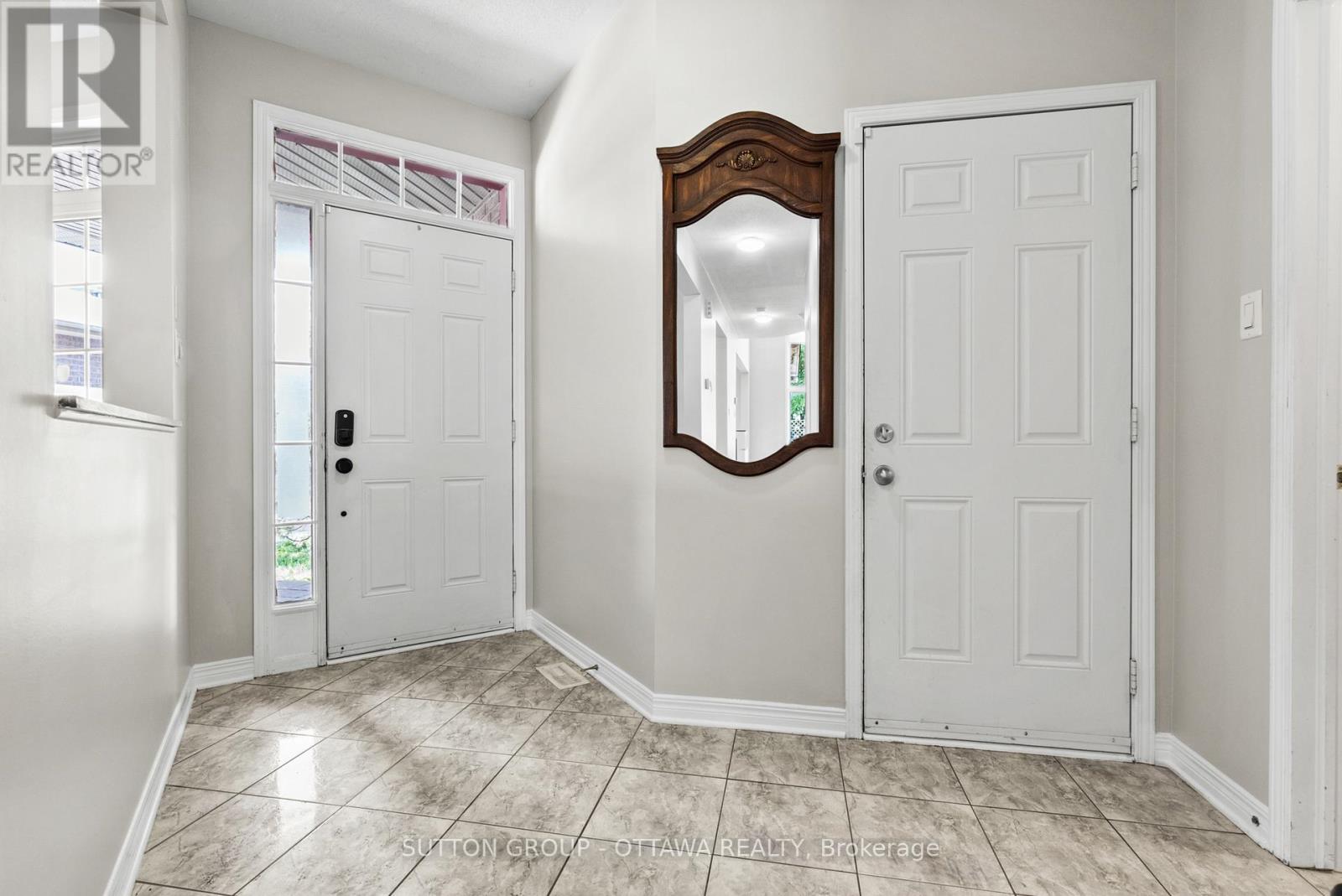 236 Colbert Crescent, Ottawa, Ontario  K1V 2C5 - Photo 3 - X13161464