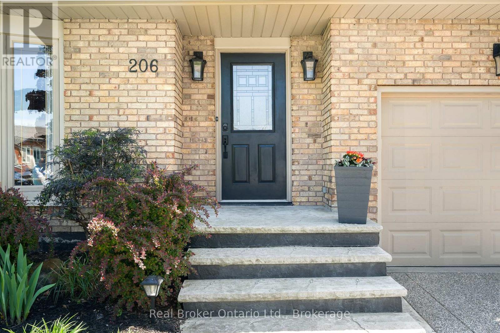 206 Athenia Drive, Hamilton, Ontario  L8J 1V8 - Photo 6 - X13161300