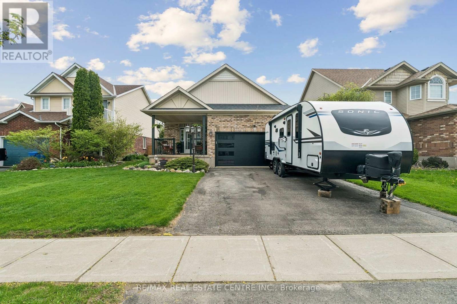 704 Russell Court, Shelburne, Ontario  L9V 3P4 - Photo 2 - X13161050