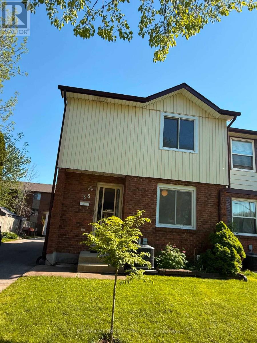 38 Dougherty Crescent, Welland, Ontario  L3C 6A1 - Photo 2 - X13161170