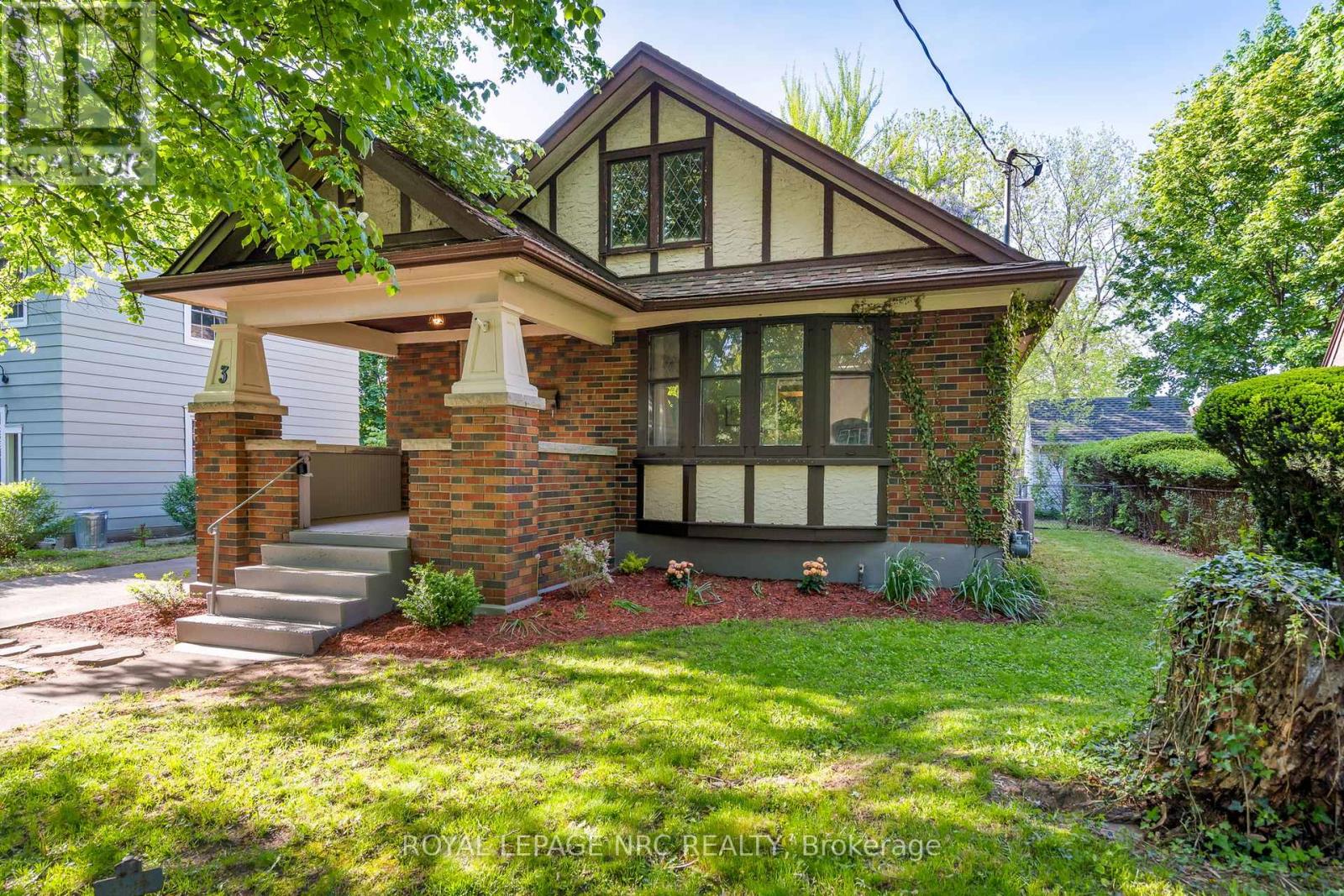 3 GARDINER PLACE, St. Catharines, Ontario