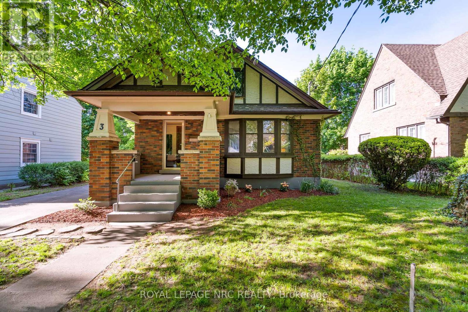 3 Gardiner Place, St. Catharines, Ontario  L2R 1Y7 - Photo 2 - X13161248