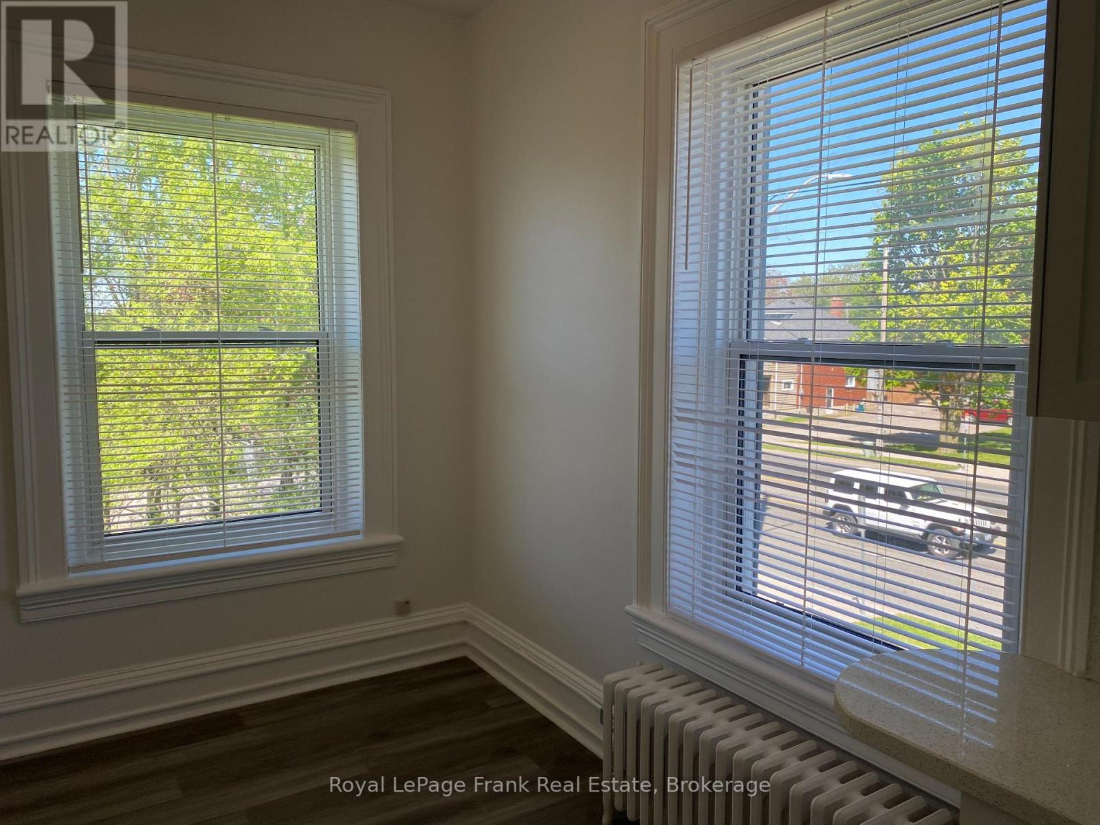 9 - 859 Dundas Street W, Whitby, Ontario  L1N 2N6 - Photo 2 - E13161466