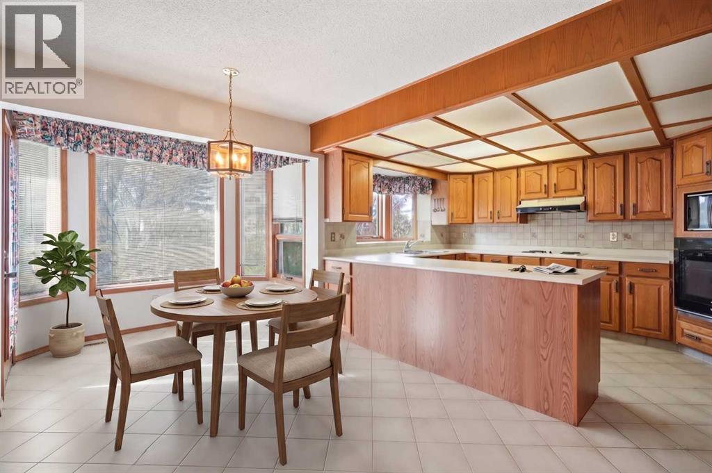 108 Santana Court NW, Calgary, Alberta  T3K 3B1 - Photo 11 - A2313323