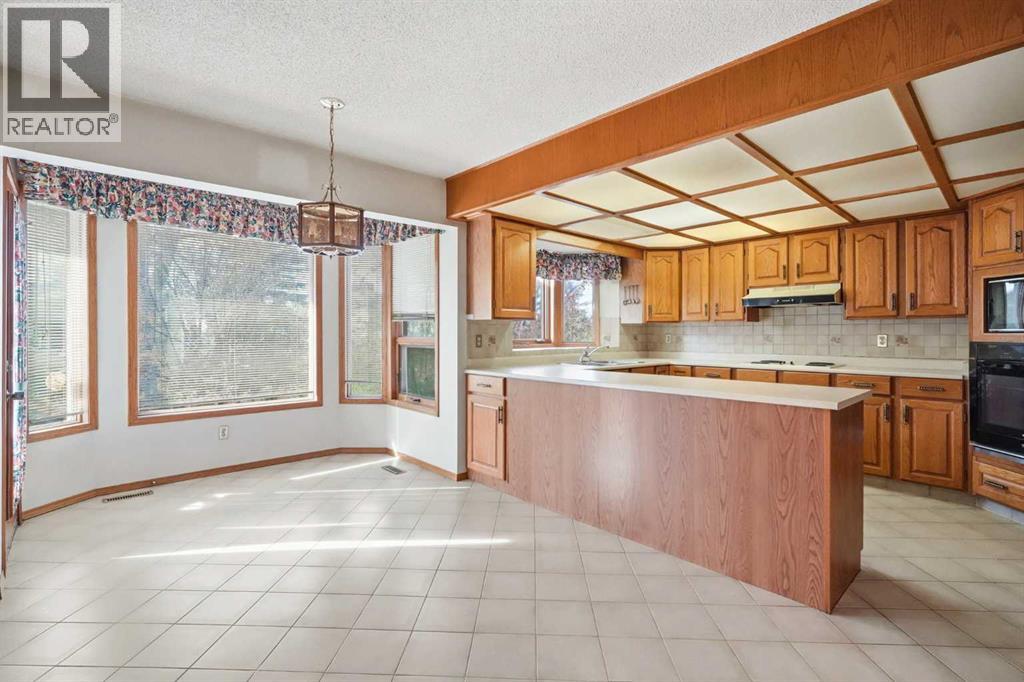 108 Santana Court NW, Calgary, Alberta  T3K 3B1 - Photo 12 - A2313323