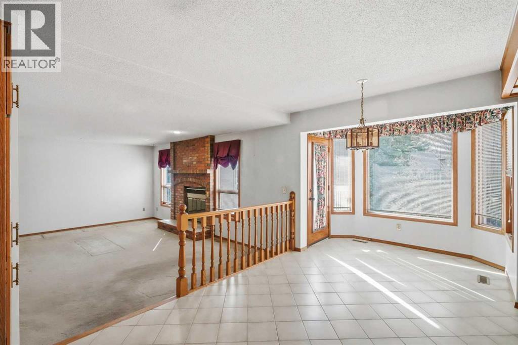 108 Santana Court NW, Calgary, Alberta  T3K 3B1 - Photo 13 - A2313323