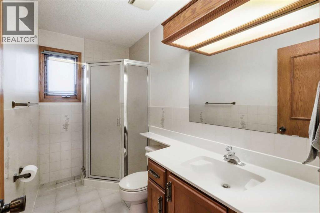 108 Santana Court NW, Calgary, Alberta  T3K 3B1 - Photo 18 - A2313323