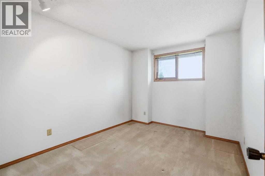 108 Santana Court NW, Calgary, Alberta  T3K 3B1 - Photo 25 - A2313323
