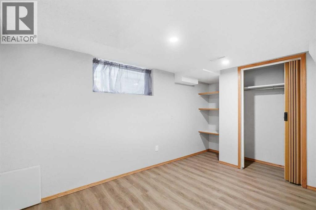 108 Santana Court NW, Calgary, Alberta  T3K 3B1 - Photo 33 - A2313323