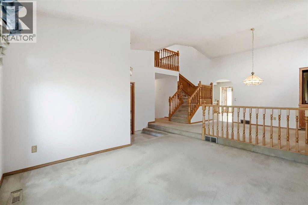 108 Santana Court NW, Calgary, Alberta  T3K 3B1 - Photo 6 - A2313323