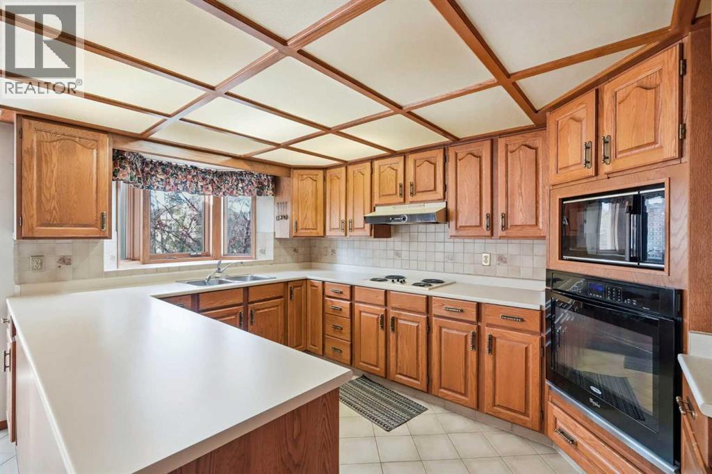108 Santana Court NW, Calgary, Alberta  T3K 3B1 - Photo 9 - A2313323