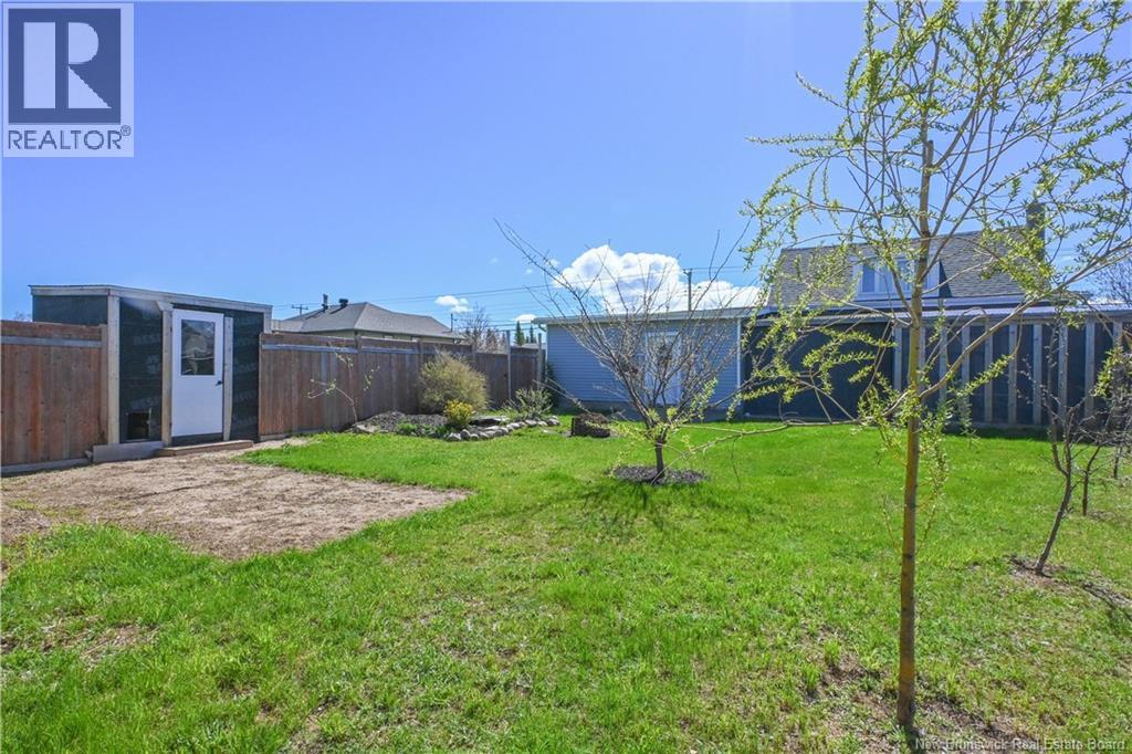 228 Pêcheur Nord Street, Lamèque, New Brunswick  E8T 1J3 - Photo 7 - NB131389