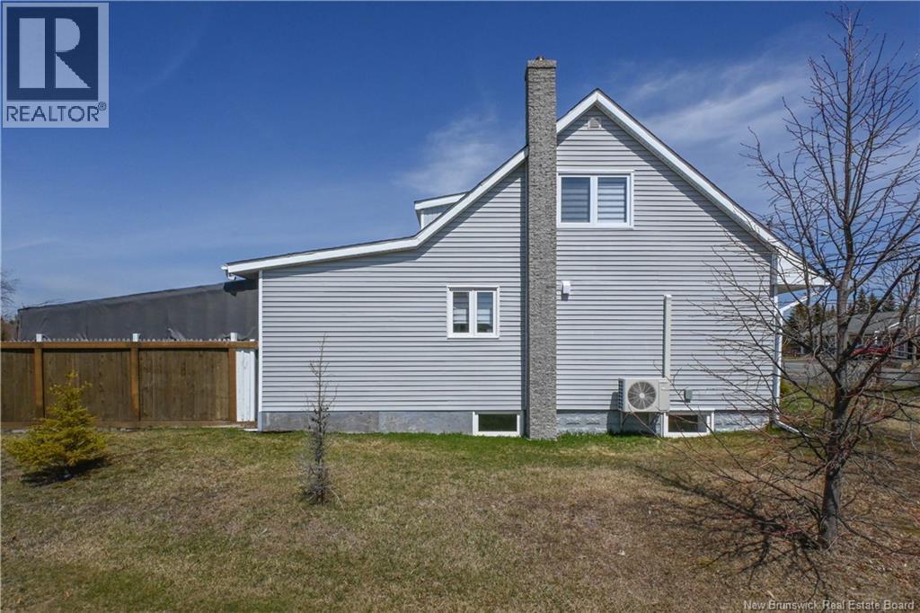 228 Pêcheur Nord Street, Lamèque, New Brunswick  E8T 1J3 - Photo 3 - NB131389