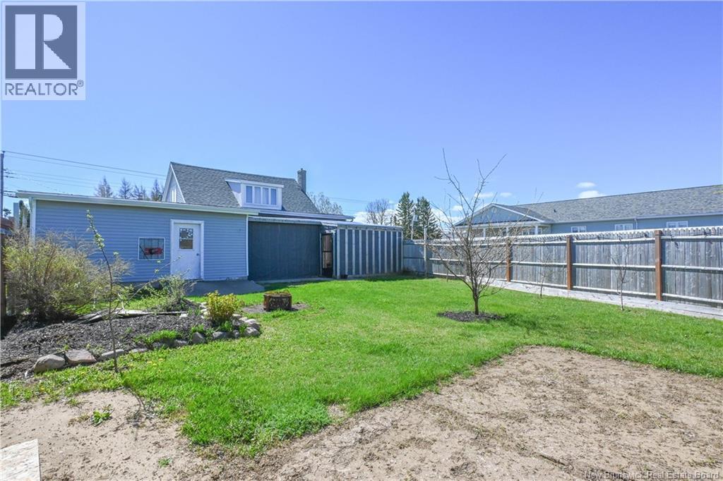228 Pêcheur Nord Street, Lamèque, New Brunswick  E8T 1J3 - Photo 8 - NB131389