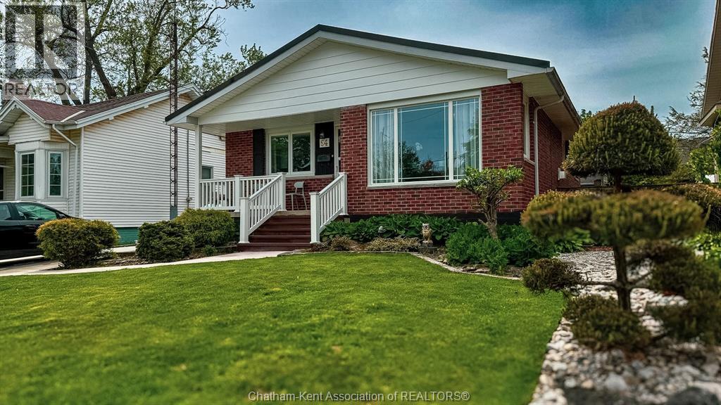 MLS# 26010968: 94 Stanley AVENUE, Chatham, Canada