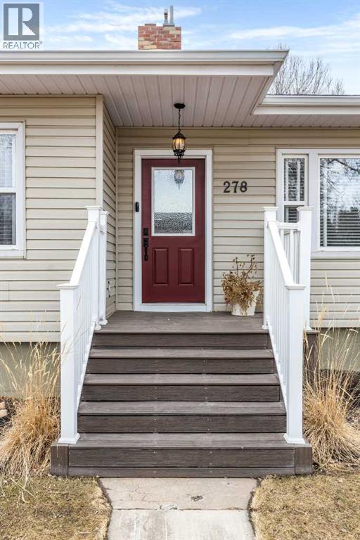 278 8 Street SW, Medicine Hat, Alberta  T1A 4L7 - Photo 2 - A2293660