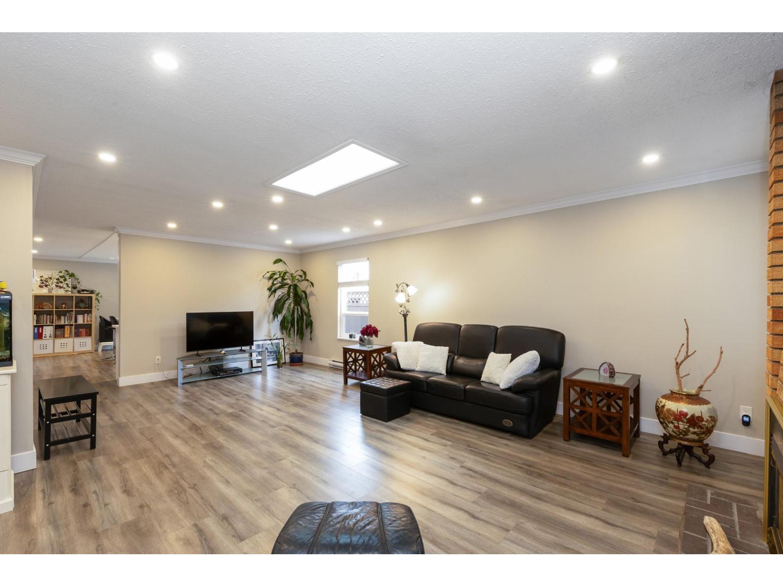 9683 155b Street, Surrey, British Columbia  V3R 7N9 - Photo 4 - R3126709