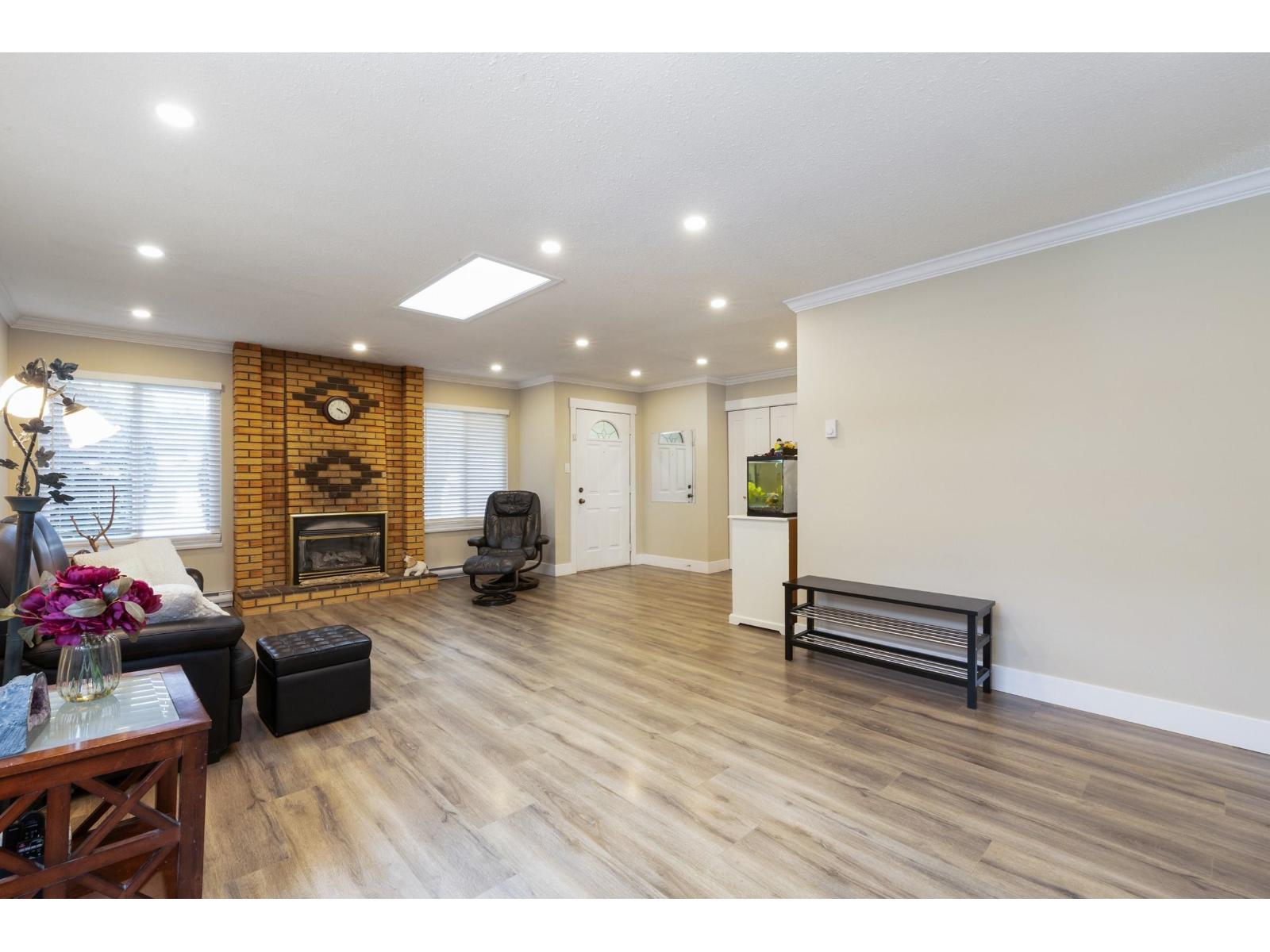 9683 155b Street, Surrey, British Columbia  V3R 7N9 - Photo 2 - R3126709