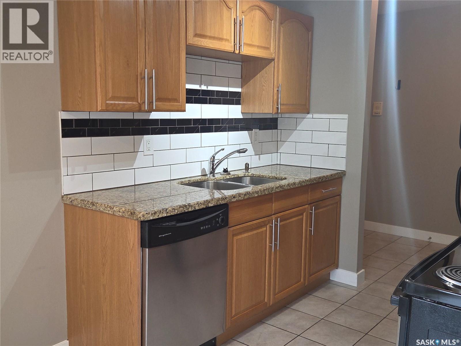 22 208 Lindsay Place, Saskatoon, Saskatchewan  S7H 3E6 - Photo 6 - SK036784