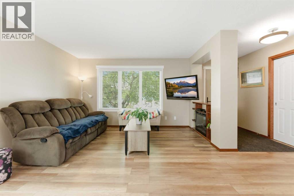 20 Everridge Road SW, Calgary, Alberta  T2Y 4S8 - Photo 4 - A2313612