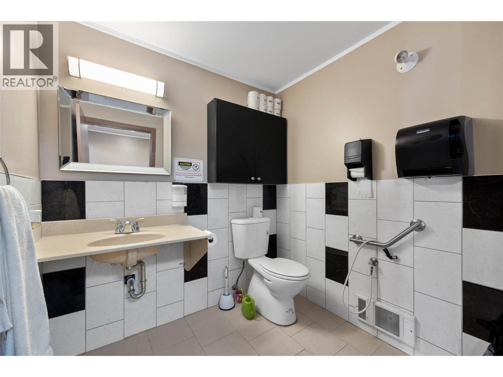 2805 Hwy 5a South Highway, Kamloops, British Columbia  V0E 2A0 - Photo 17 - 10388271
