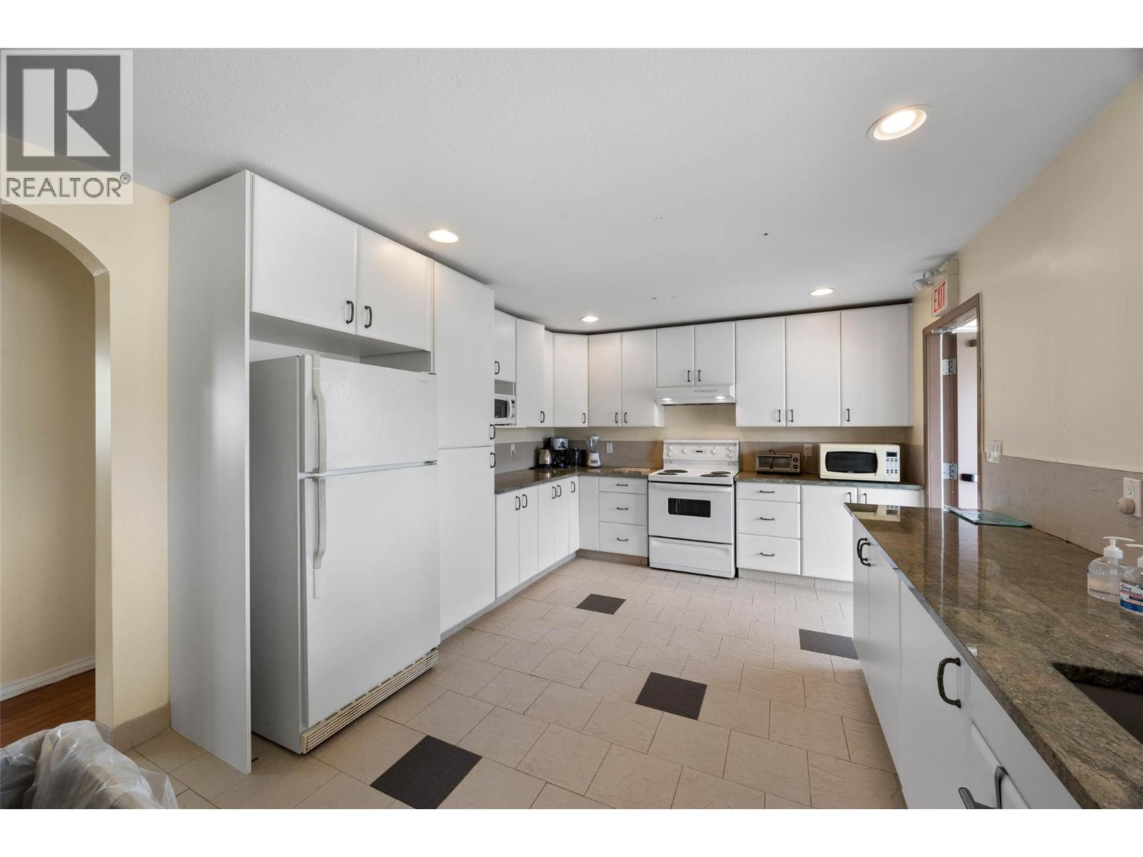 2805 Hwy 5a South Highway, Kamloops, British Columbia  V0E 2A0 - Photo 20 - 10388271