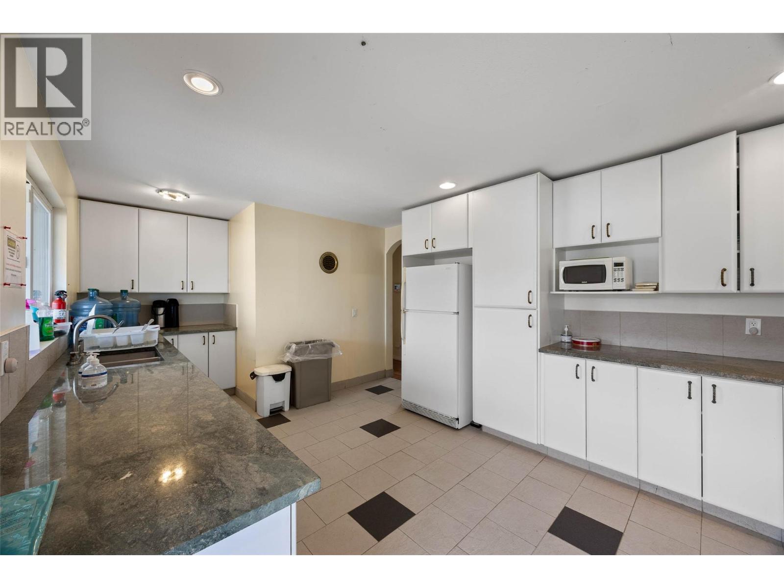2805 Hwy 5a South Highway, Kamloops, British Columbia  V0E 2A0 - Photo 21 - 10388271