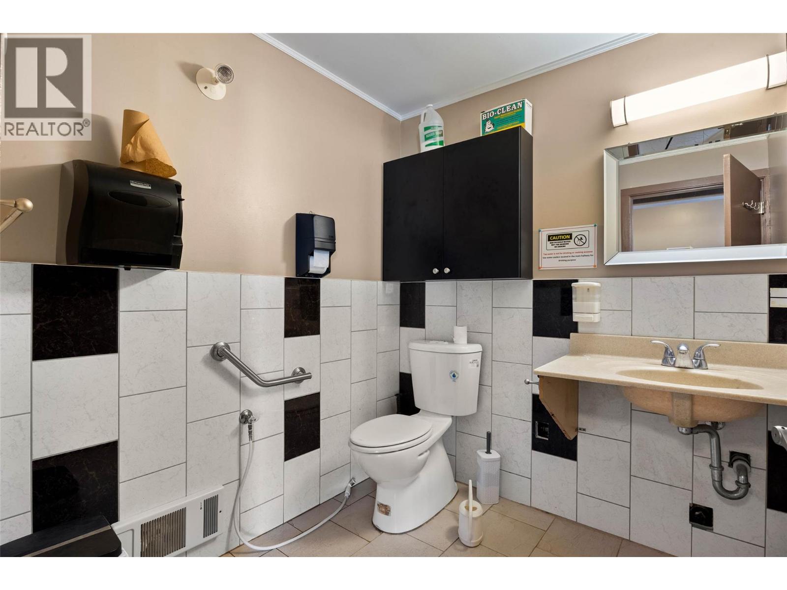 2805 Hwy 5a South Highway, Kamloops, British Columbia  V0E 2A0 - Photo 26 - 10388271