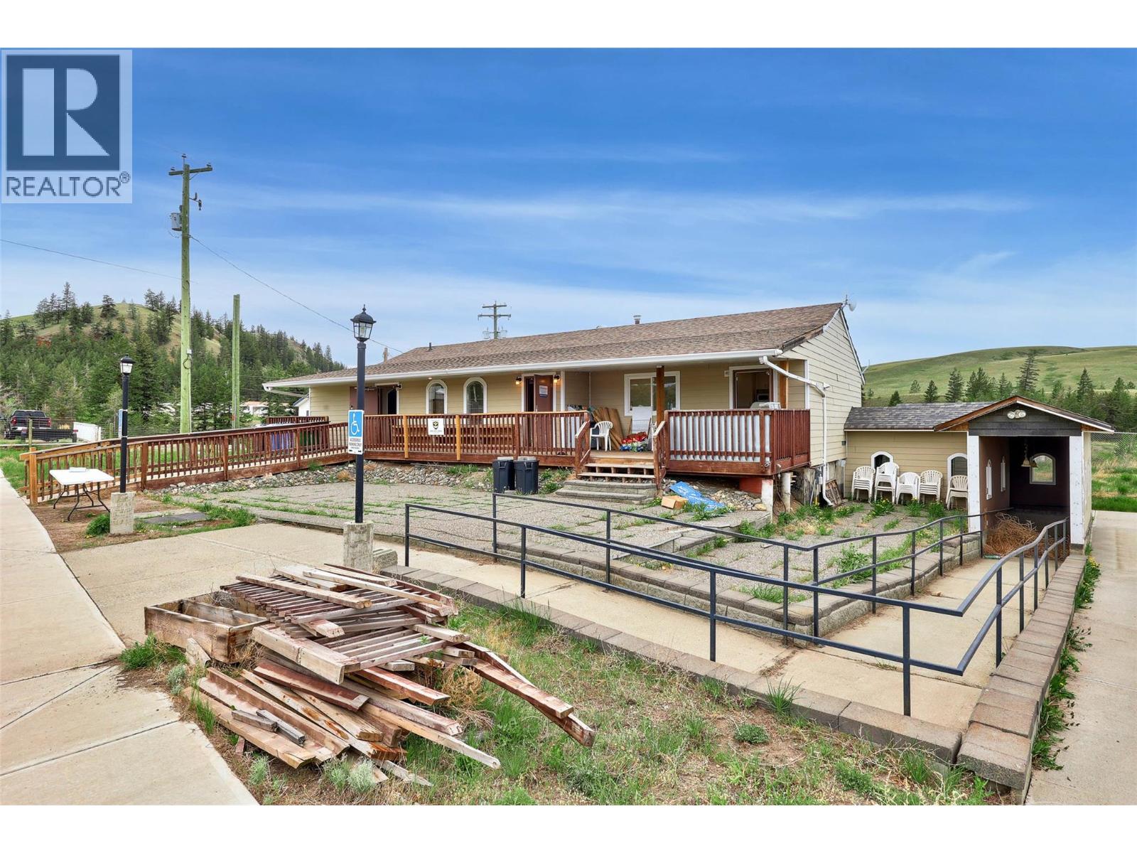 2805 Hwy 5a South Highway, Kamloops, British Columbia  V0E 2A0 - Photo 3 - 10388271