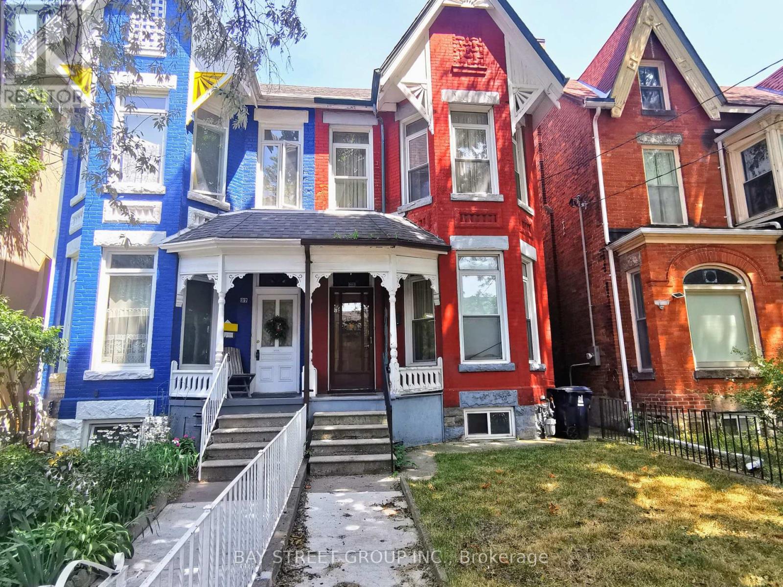 35 BORDEN STREET, Toronto, Ontario