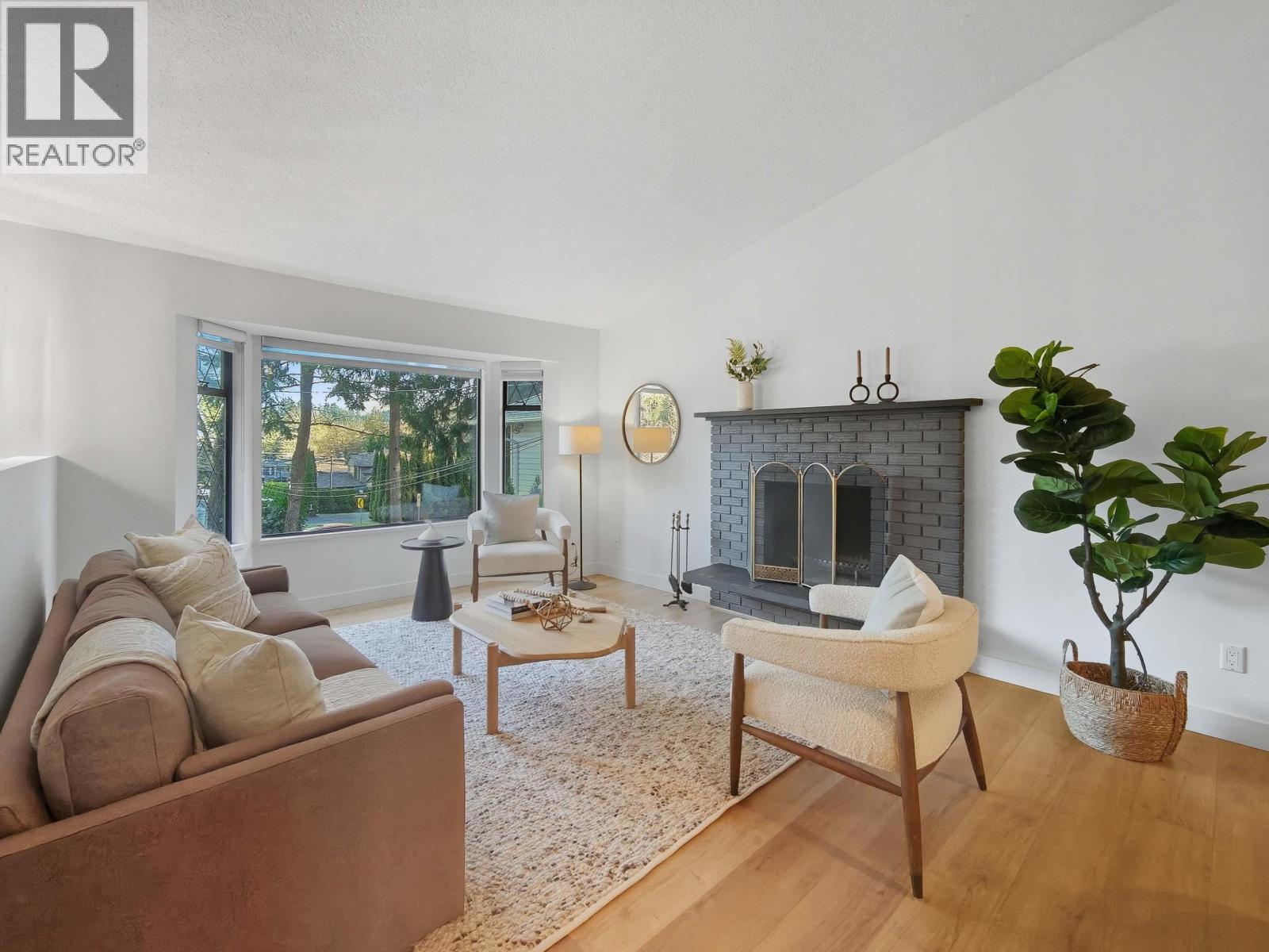 1777 Caledonia Avenue, North Vancouver, British Columbia  V7G 1T5 - Photo 2 - R3126268