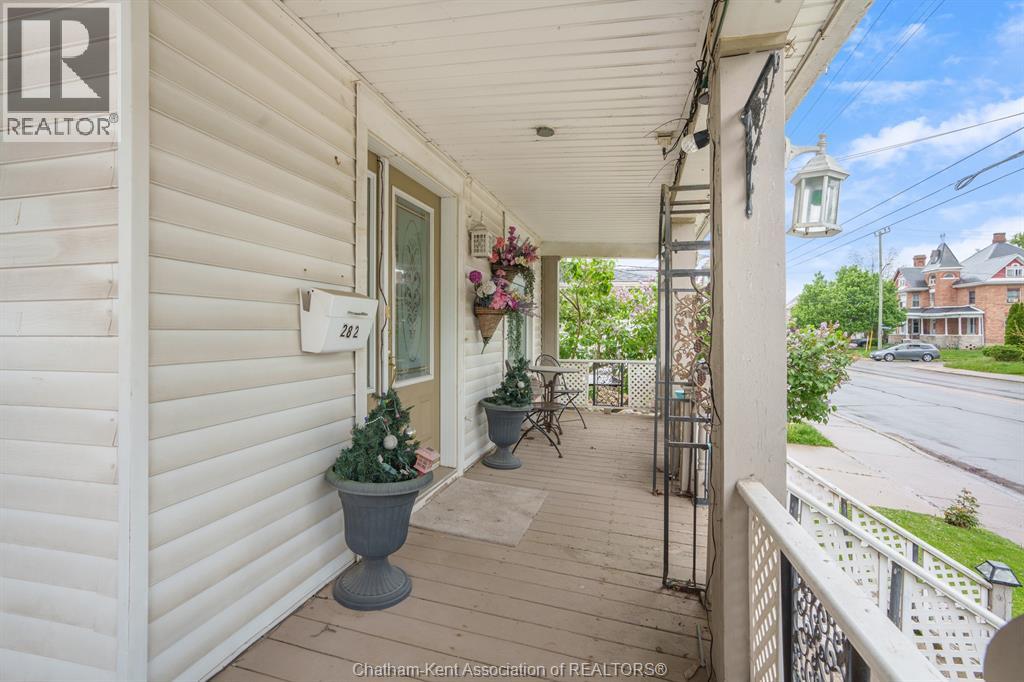 282 Queen Street, Chatham, Ontario  N7M 2H4 - Photo 2 - 26011452