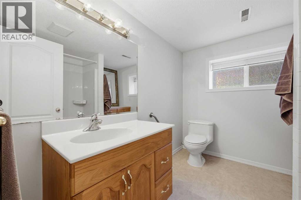 118 Frontenac Avenue NW, Diamond Valley, Alberta  T0L 2A0 - Photo 37 - A2312562