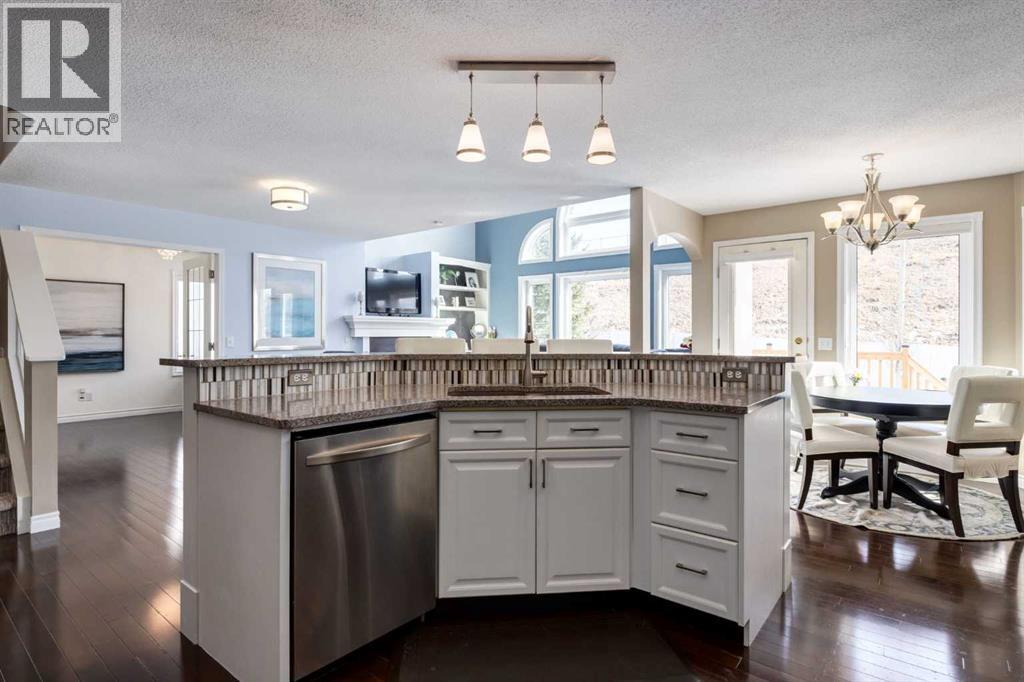 331 Sierra Madre Court SW, Calgary, Alberta  T3H 3G7 - Photo 11 - A2313806