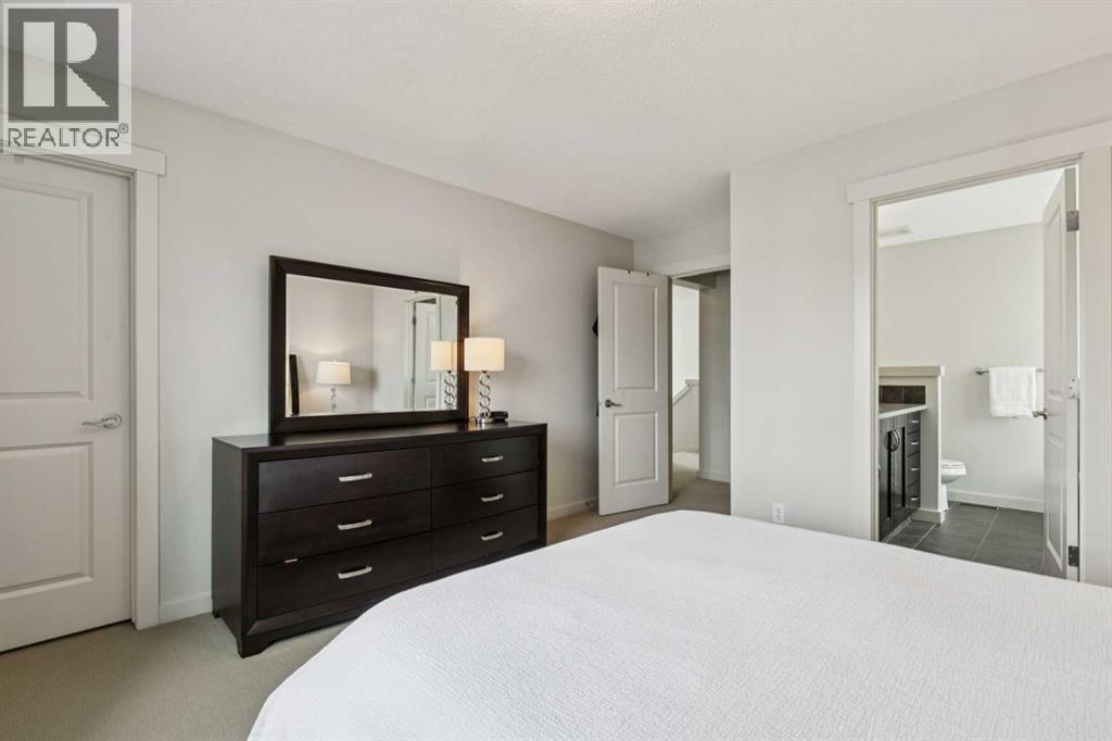 27 Elgin Terrace SE, Calgary, Alberta  T2Z 0B7 - Photo 3 - A2304367