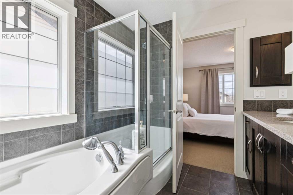 27 Elgin Terrace SE, Calgary, Alberta  T2Z 0B7 - Photo 6 - A2304367