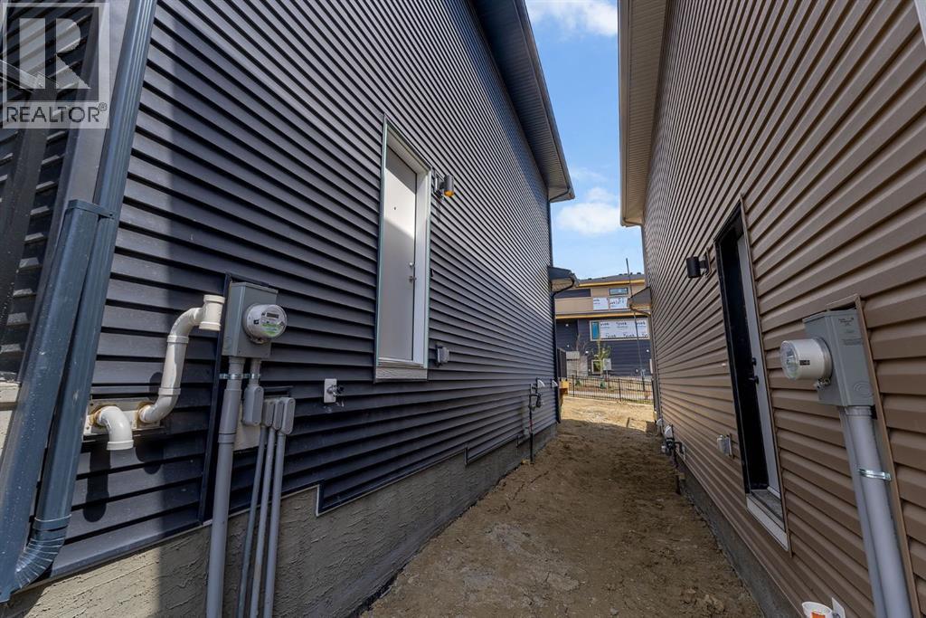 7 Heritage Heath, Cochrane, Alberta  T4C 3K8 - Photo 38 - A2310847