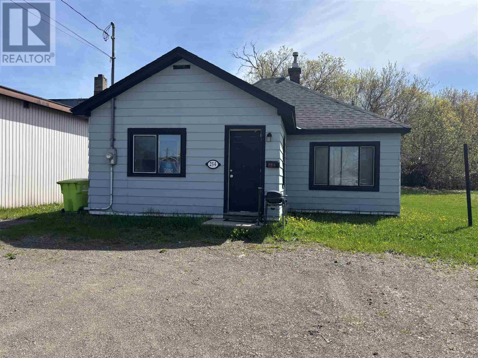 254 Goulais Ave, Sault Ste. Marie, Ontario  P6C 4Z9 - Photo 2 - SM251142