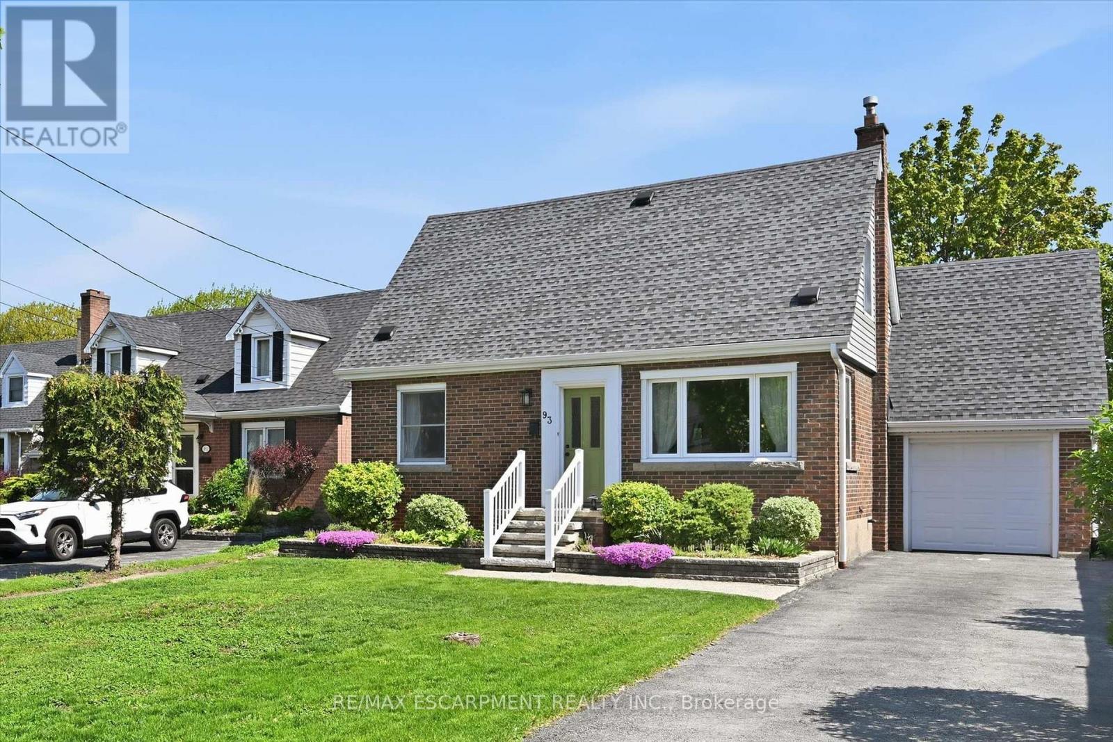 93 Sunning Hill Avenue, Hamilton, Ontario  L8T 1B6 - Photo 2 - X13161656