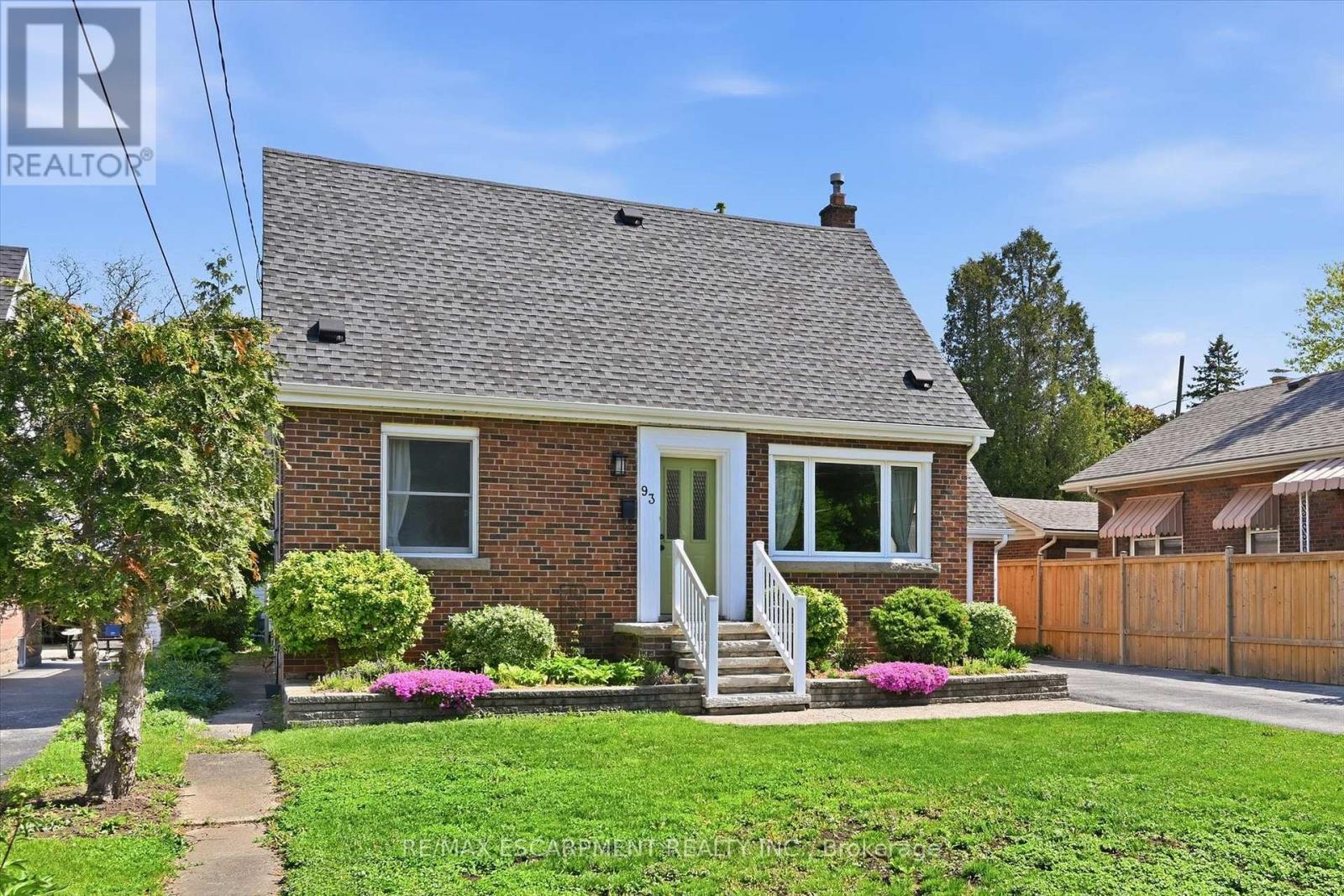 93 Sunning Hill Avenue, Hamilton, Ontario  L8T 1B6 - Photo 3 - X13161656