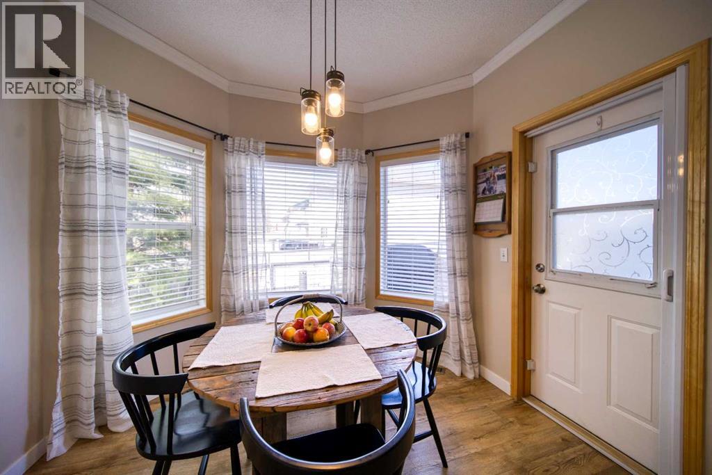 228 Oakmere Place, Chestermere, Alberta  T1X 1L2 - Photo 3 - A2311993