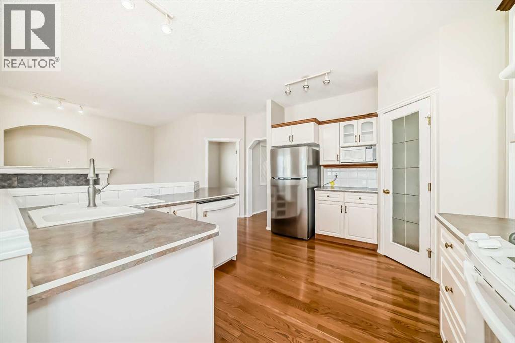 68 Scenic View Close NW, Calgary, Alberta  T3L 1Z7 - Photo 11 - A2312268