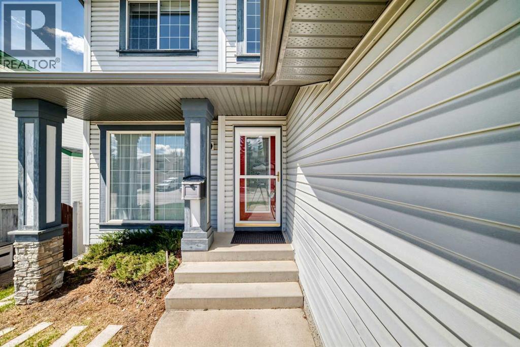 68 Scenic View Close NW, Calgary, Alberta  T3L 1Z7 - Photo 2 - A2312268