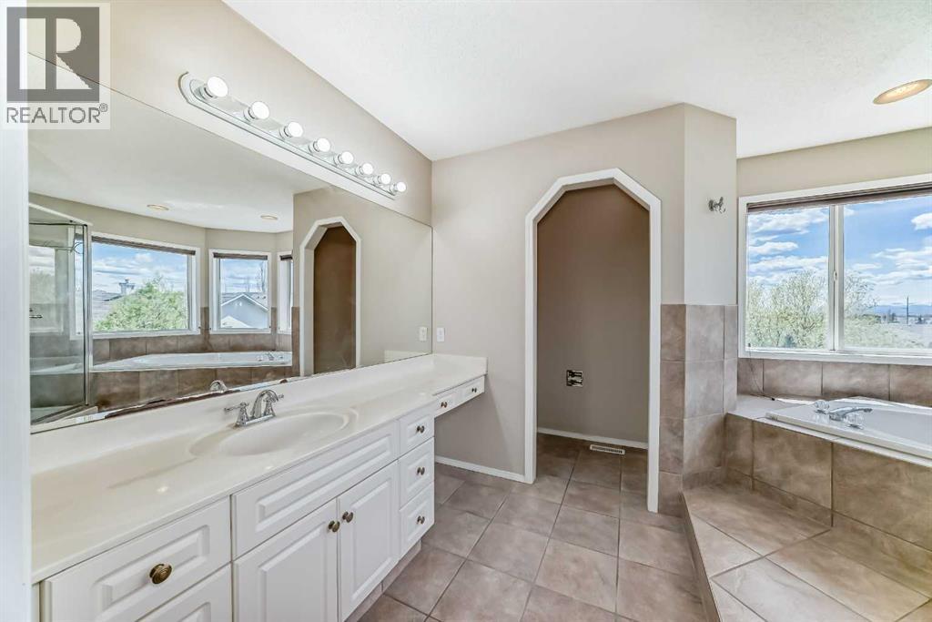 68 Scenic View Close NW, Calgary, Alberta  T3L 1Z7 - Photo 27 - A2312268