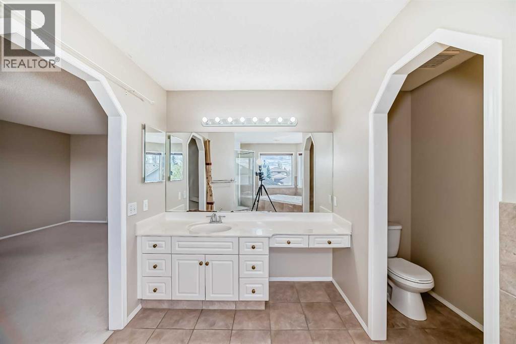 68 Scenic View Close NW, Calgary, Alberta  T3L 1Z7 - Photo 30 - A2312268