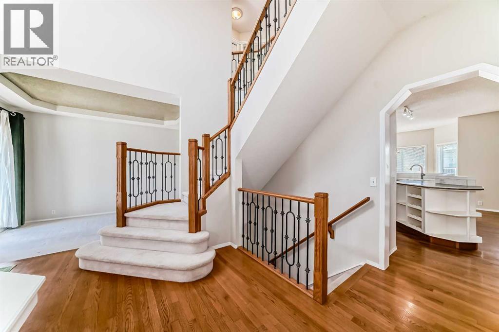 68 Scenic View Close NW, Calgary, Alberta  T3L 1Z7 - Photo 8 - A2312268