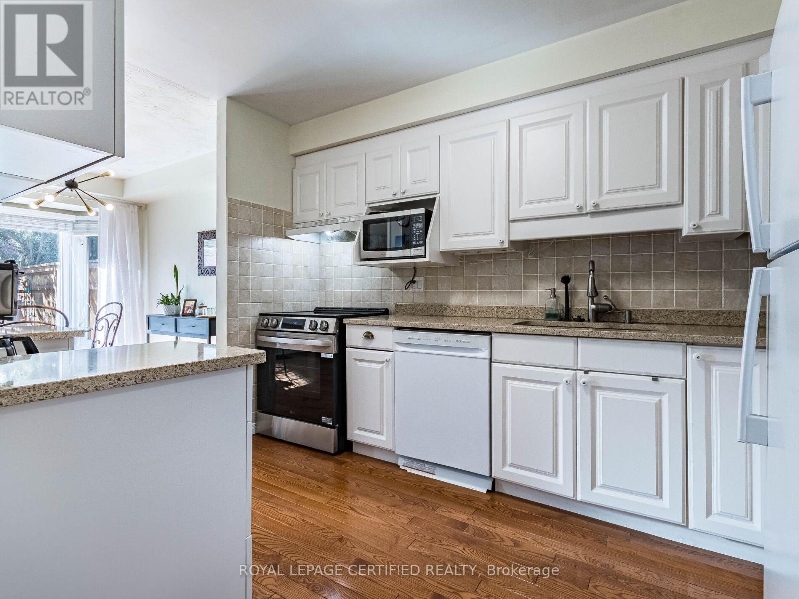 7 - 255 Mount Albion Road, Hamilton, Ontario  L8K 6P7 - Photo 5 - X12999936