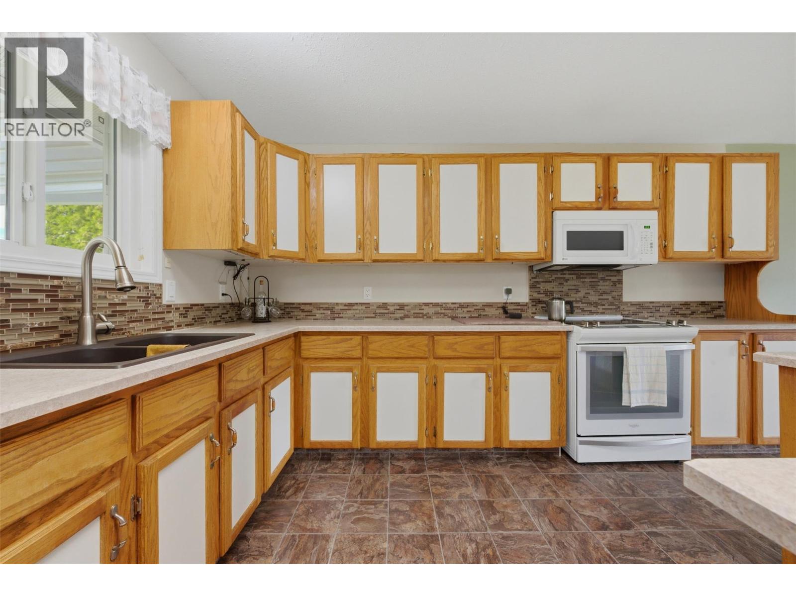 723 Eastwood Road, Lumby, British Columbia  V0E 2G7 - Photo 16 - 10388497